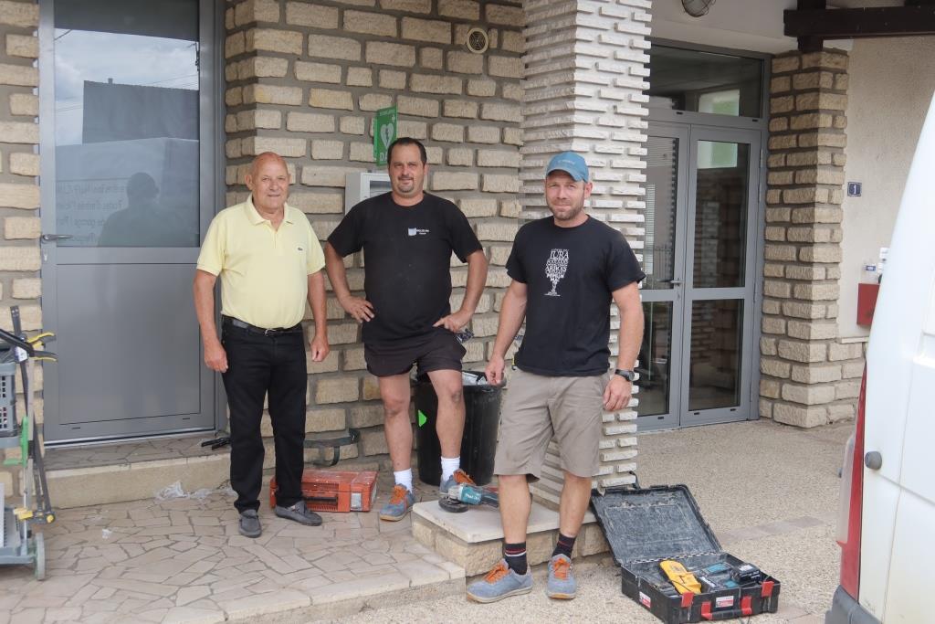 Nouvelles portes d'entrée de la mairie